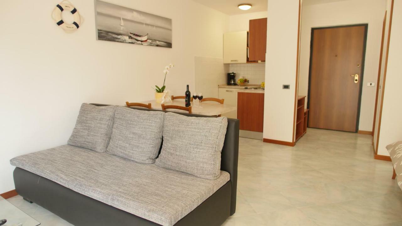 Studio Apartman Erika Ližnjan Exterior foto